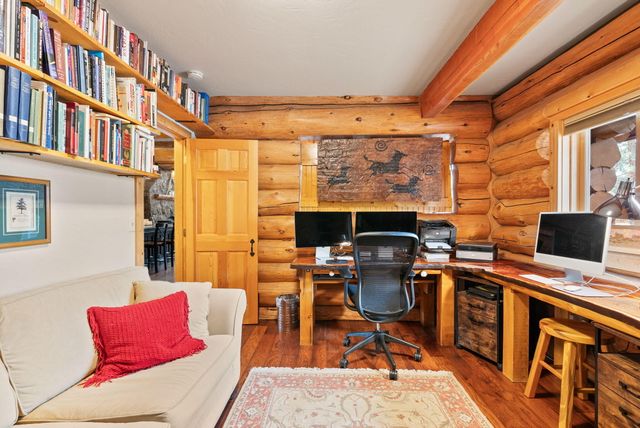 69440 Crooked Horseshoe Road, Sisters, OR 97759