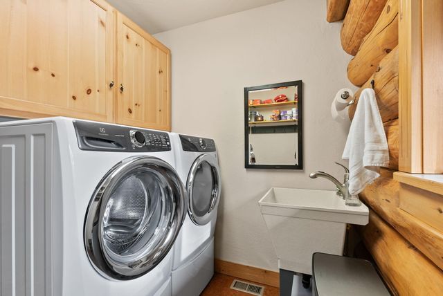 69440 Crooked Horseshoe Road, Sisters, OR 97759