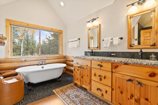 69440 Crooked Horseshoe Road, Sisters, OR 97759