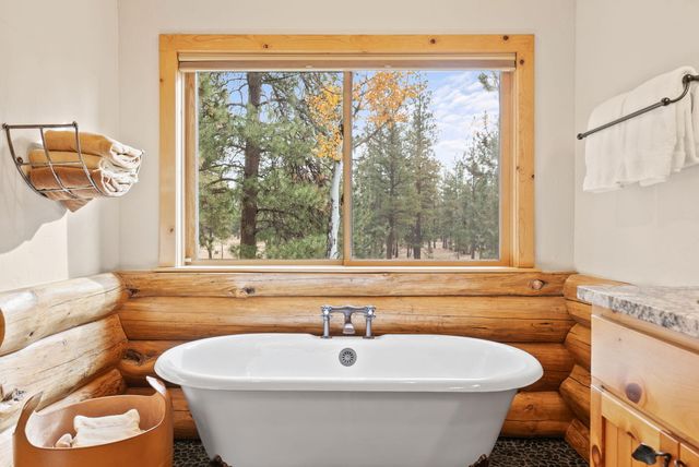 69440 Crooked Horseshoe Road, Sisters, OR 97759