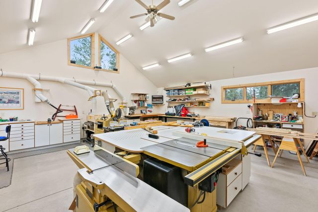 69440 Crooked Horseshoe Road, Sisters, OR 97759