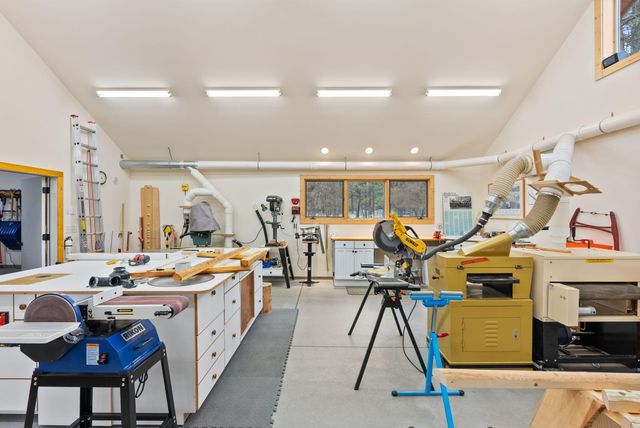 69440 Crooked Horseshoe Road, Sisters, OR 97759