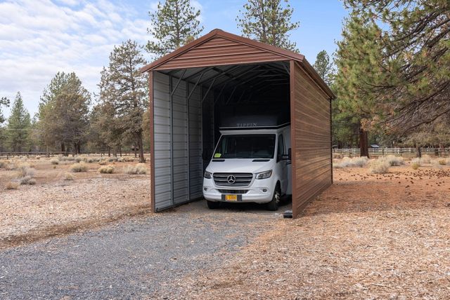 69440 Crooked Horseshoe Road, Sisters, OR 97759