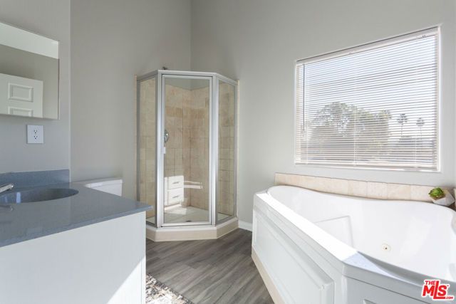 6737 De Soto Avenue, Canoga Park (los Angeles), CA 91303