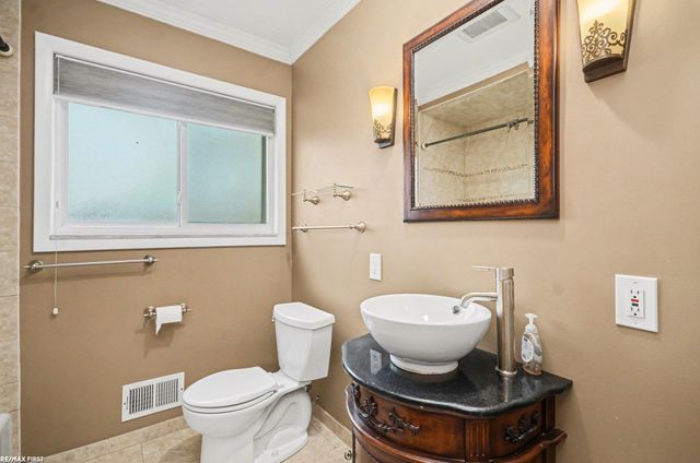 22000 Trombly Street, St Clair Shores, MI 48080