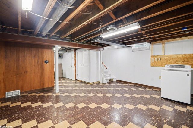 22000 Trombly Street, St Clair Shores, MI 48080