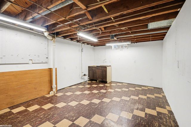 22000 Trombly Street, St Clair Shores, MI 48080