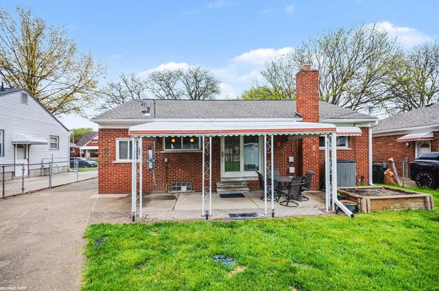 22000 Trombly Street, St Clair Shores, MI 48080