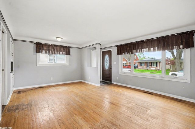 22000 Trombly Street, St Clair Shores, MI 48080