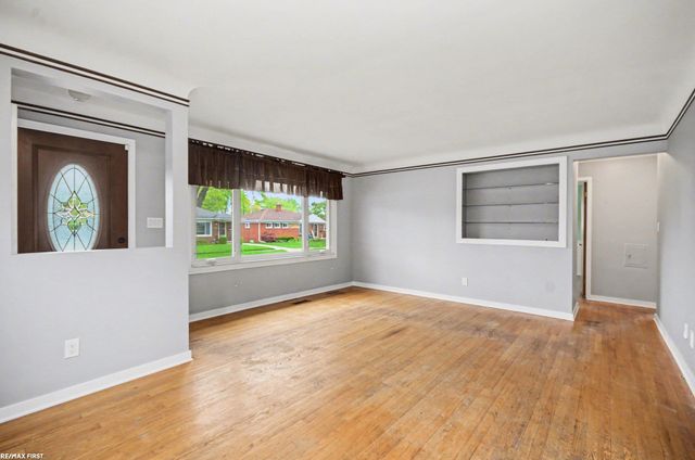 22000 Trombly Street, St Clair Shores, MI 48080