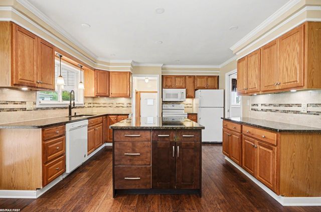 22000 Trombly Street, St Clair Shores, MI 48080