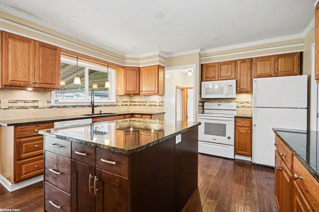 22000 Trombly Street, St Clair Shores, MI 48080