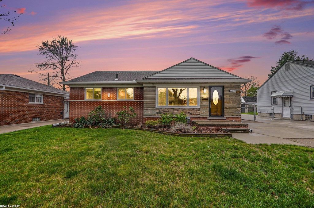 22000 Trombly Street, St Clair Shores, MI 48080