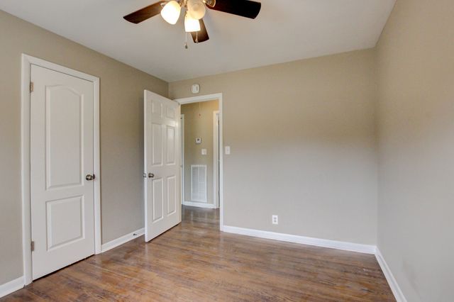 665 Shelton Ct, Clarksville, TN 37040