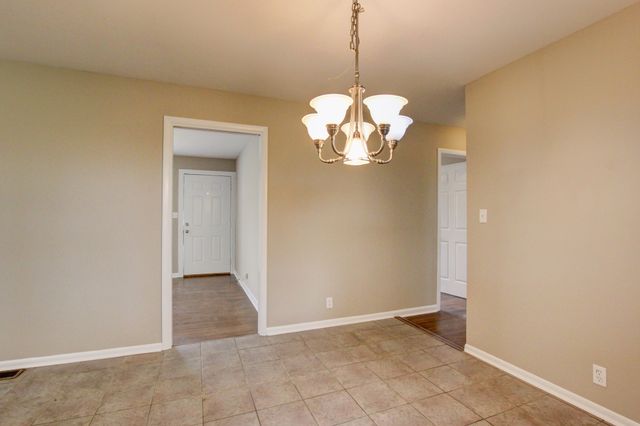 665 Shelton Ct, Clarksville, TN 37040