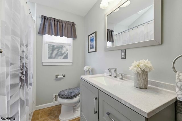 42 Lenox Ave, Green Brook Twp., NJ 08812