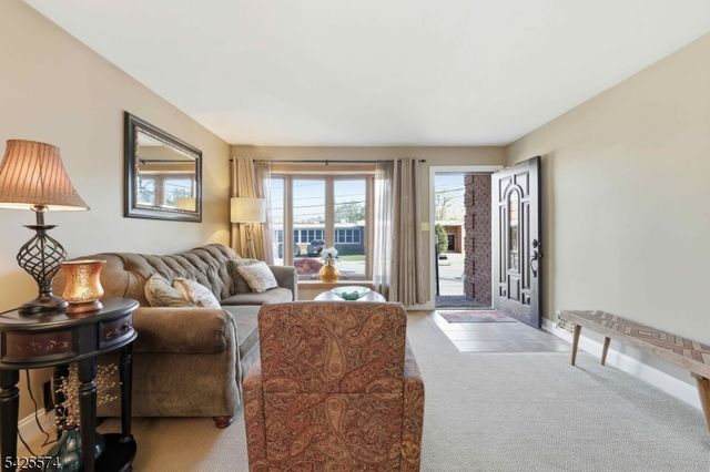 42 Lenox Ave, Green Brook Twp., NJ 08812