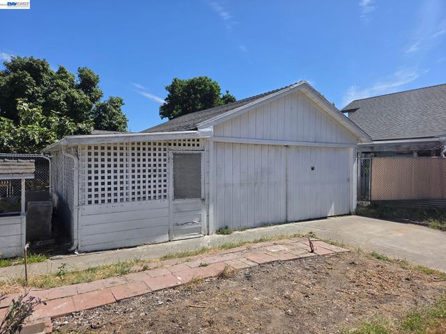 9601 D St, Oakland, CA 94603