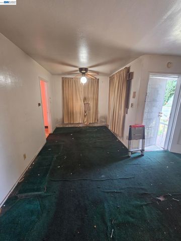 9601 D St, Oakland, CA 94603