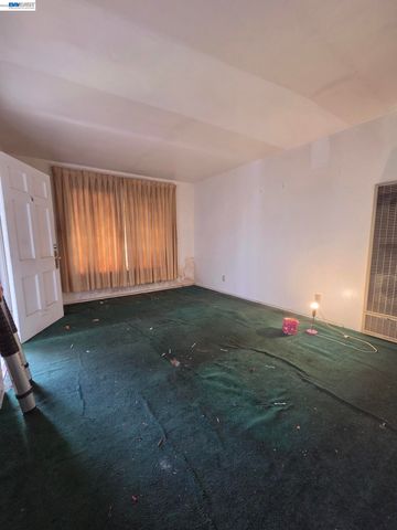 9601 D St, Oakland, CA 94603