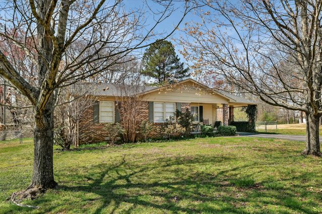 18 Town Rd, Fayetteville, TN 37334