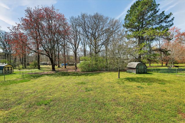 18 Town Rd, Fayetteville, TN 37334