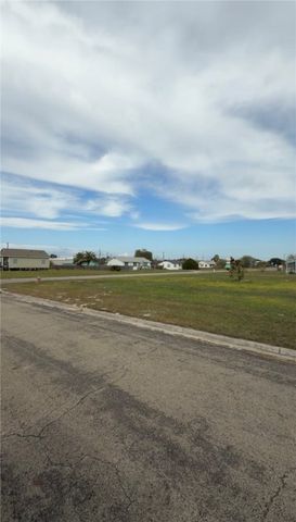 260 E DeBerry Ave, Aransas Pass, TX 78336