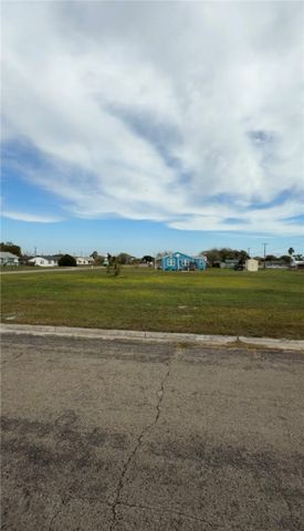 260 E DeBerry Ave, Aransas Pass, TX 78336
