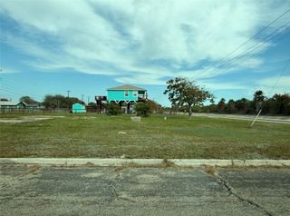 260 E DeBerry Ave, Aransas Pass, TX 78336