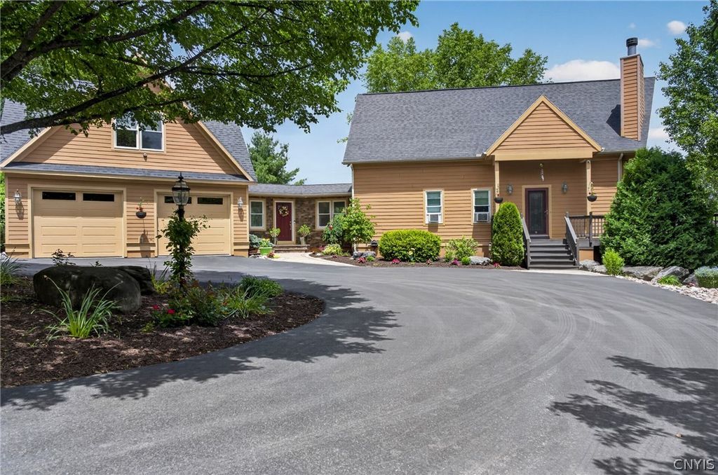 2726 Gardner Rd, Pompey, NY 13063