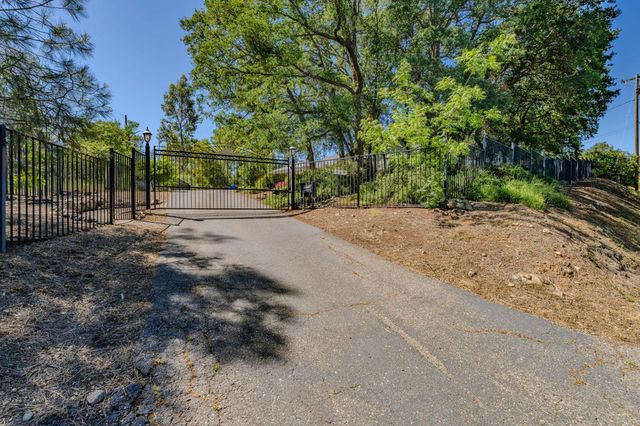 8866 Siegel St, Valley Springs, CA 95252