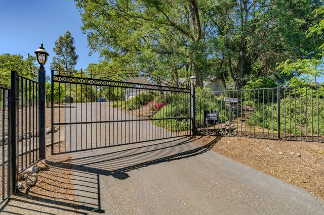 8866 Siegel St, Valley Springs, CA 95252