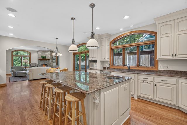 524 E Washington Avenue, Lake Bluff, IL 60044