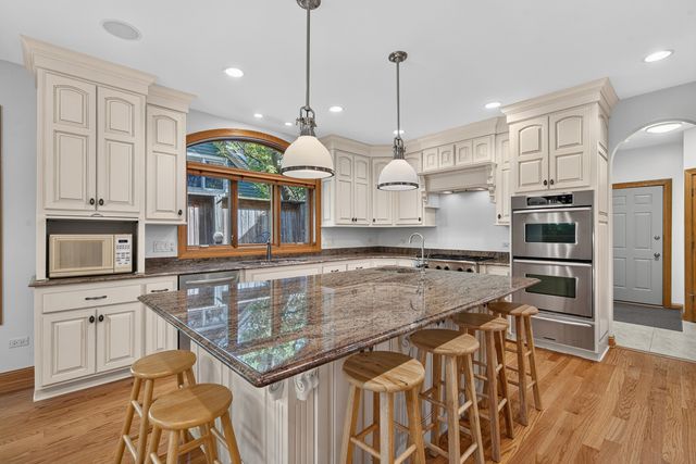 524 E Washington Avenue, Lake Bluff, IL 60044