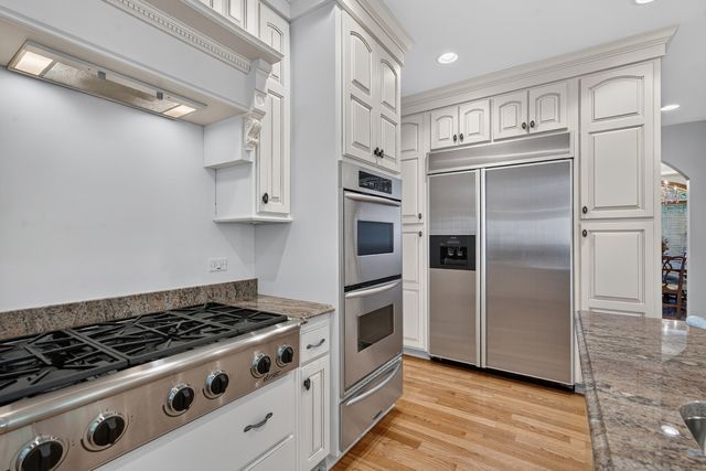 524 E Washington Avenue, Lake Bluff, IL 60044