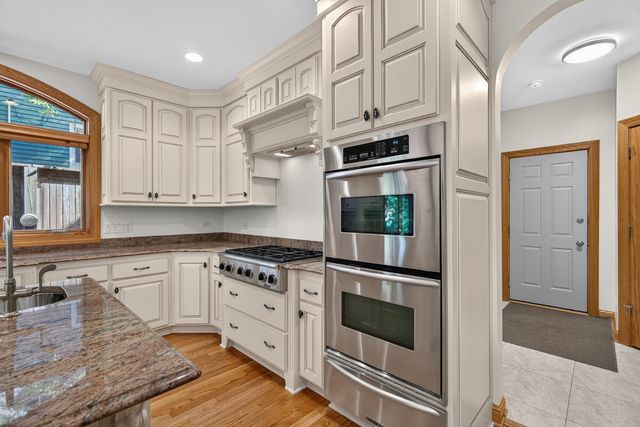 524 E Washington Avenue, Lake Bluff, IL 60044