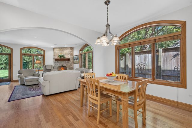 524 E Washington Avenue, Lake Bluff, IL 60044
