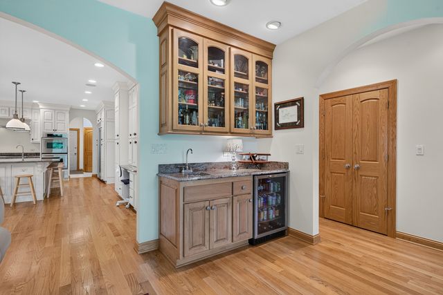 524 E Washington Avenue, Lake Bluff, IL 60044