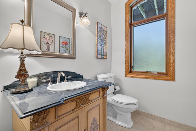 524 E Washington Avenue, Lake Bluff, IL 60044