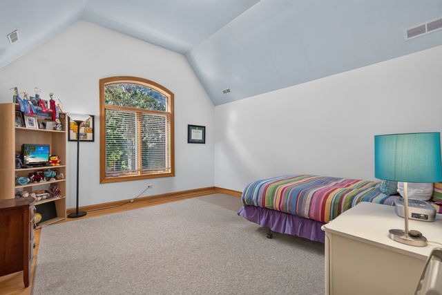 524 E Washington Avenue, Lake Bluff, IL 60044