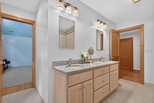524 E Washington Avenue, Lake Bluff, IL 60044