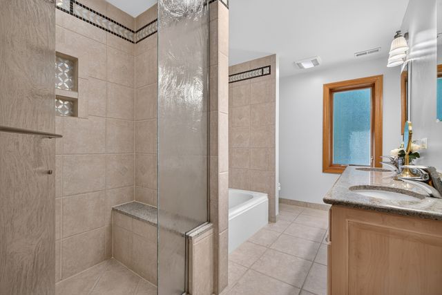 524 E Washington Avenue, Lake Bluff, IL 60044