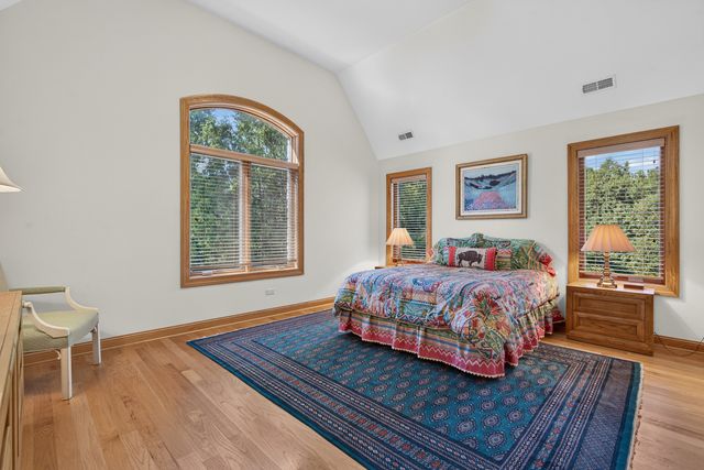 524 E Washington Avenue, Lake Bluff, IL 60044