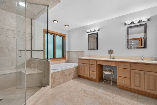 524 E Washington Avenue, Lake Bluff, IL 60044