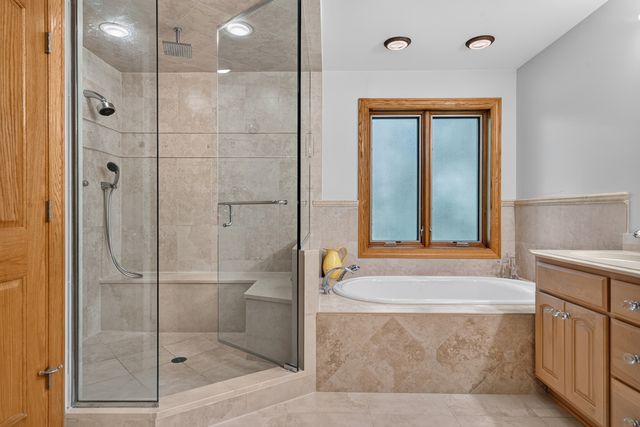 524 E Washington Avenue, Lake Bluff, IL 60044