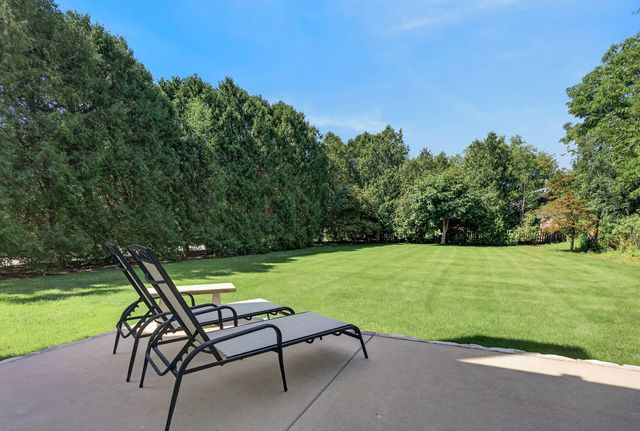524 E Washington Avenue, Lake Bluff, IL 60044