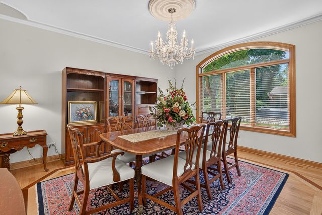 524 E Washington Avenue, Lake Bluff, IL 60044