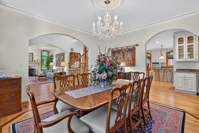 524 E Washington Avenue, Lake Bluff, IL 60044