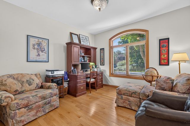 524 E Washington Avenue, Lake Bluff, IL 60044