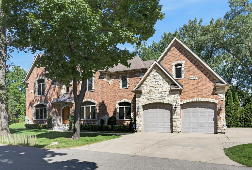 524 E Washington Avenue, Lake Bluff, IL 60044